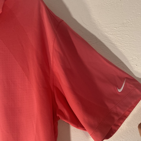 Nike Golf Dri-Fit Men’s Large Pink Vented Polo Shirt - Picture 3 of 11